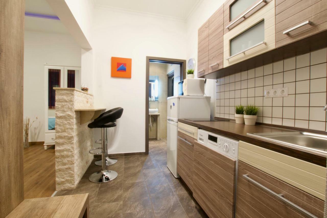 Standard Apartment By Hi5 -Baross Square Boedapest Buitenkant foto